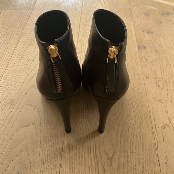 Nine West 5.5 black peep-toe booties. Leather and Suade - Picture 4 of 7